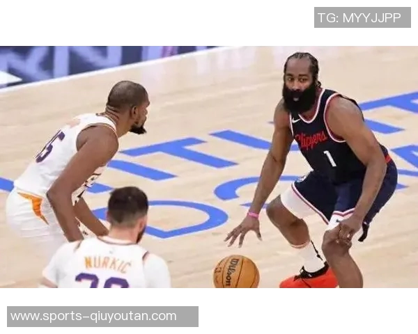 格莱姆斯谈防守哈登争议称判罚应由裁判决定而非自己判断